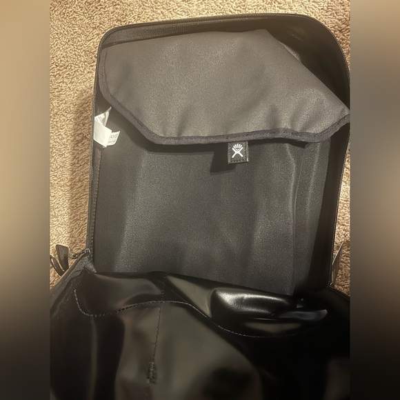 NWT - HYDRO FLASK Journey Series Hydration Backpack 20 Liter. - Picture 5 of 7